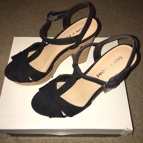 Platform Heel (5.5) - Picture 3 of 7